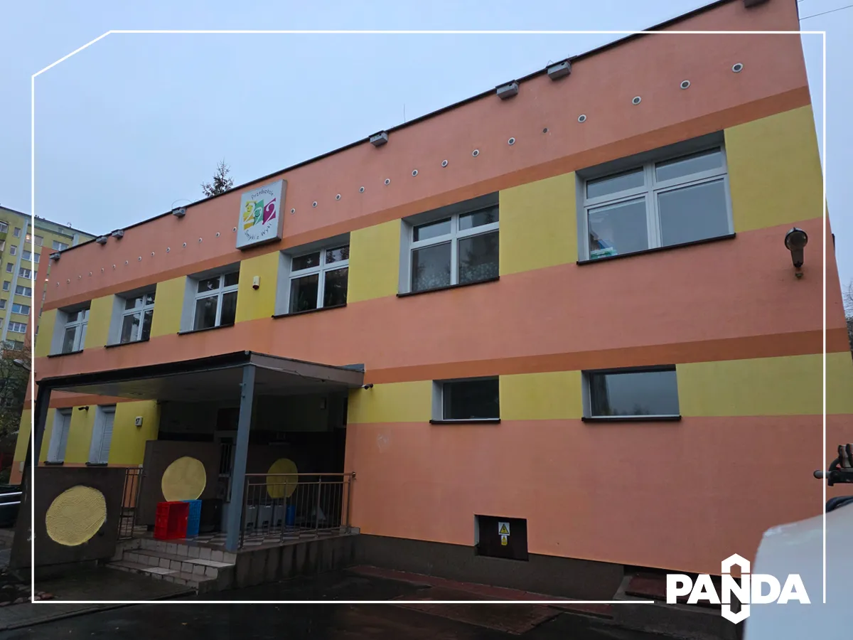 Czysty tynk na budynku Pruszków po